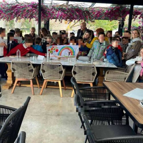 Συνάντηση μαθητών στον φιλόξενο χώρο του café Happies.